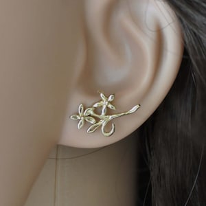 Gift For Girlfriend, Flower Earring, Tiny Gold Earring, Delicate Flower, 14k Solid Gold Stud Earring, Small Earrings, Gift for Mom