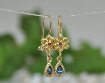 Pendiente de zafiro azul, pendiente de oro macizo de 18 quilates, pendiente de flor de oro, pendiente de rubí para mujer, pendiente colgante hecho a mano, regalo para mamá