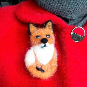 Fox needle felted brooch, pigment pin