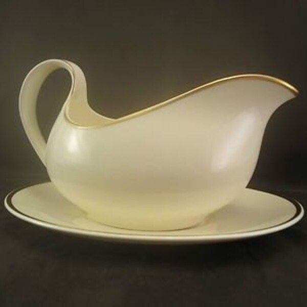 Royal Doulton Heather pattern. Gravy boat with underplate.  Rare!