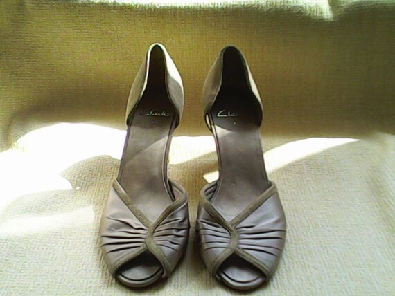 clarks peep toe sandals