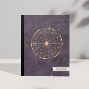 Paars notitieboek met dierenriemsamenstelling | Dagboek met zachte kaft, 8,5 x 11, met crèmekleurig ruitjespapier of Cornell-systeempagina's | Omslag astrologische horoscoopkaart