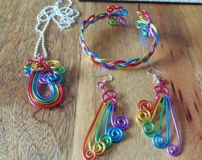 Rainbow coloured silver plated jewellery wire creating a lovely pendant,earrings and bangle