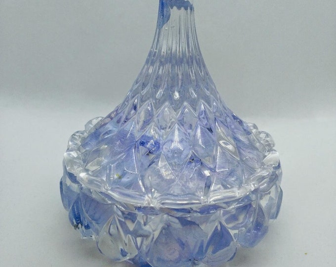 Beautiful elegant trinket box with real hydrangeas and clear resin