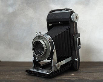 Vintage KODAK camera  Six-20 Folding Camera w/ 100mm f4.5 Lens, Kodak London, Folding Bellows Camera, antique