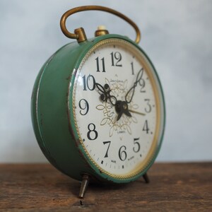 Vintage alarm clock, Jantar clock , clock alarm, vintage clock, timepiece, UNWORKING, only decorative image 2