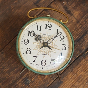 Vintage alarm clock, Jantar clock , clock alarm, vintage clock, timepiece, UNWORKING, only decorative image 4