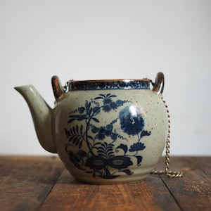 Stary ceramiczny dzbanek do herbaty (bez pokrywki), dzbanek, polski vintage, stary dzbanek, kawiarka, dzbanek, dzbanek z łańcuszkiem