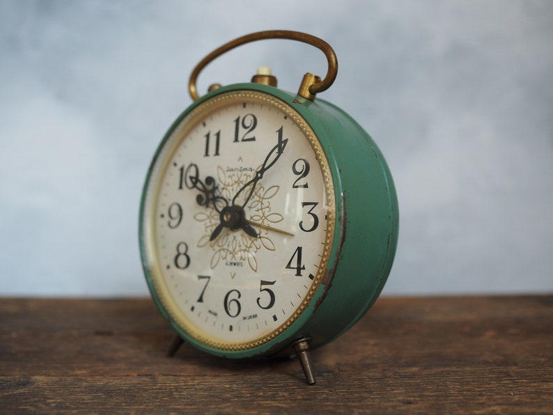 Vintage alarm clock, Jantar clock , clock alarm, vintage clock, timepiece, UNWORKING, only decorative image 3