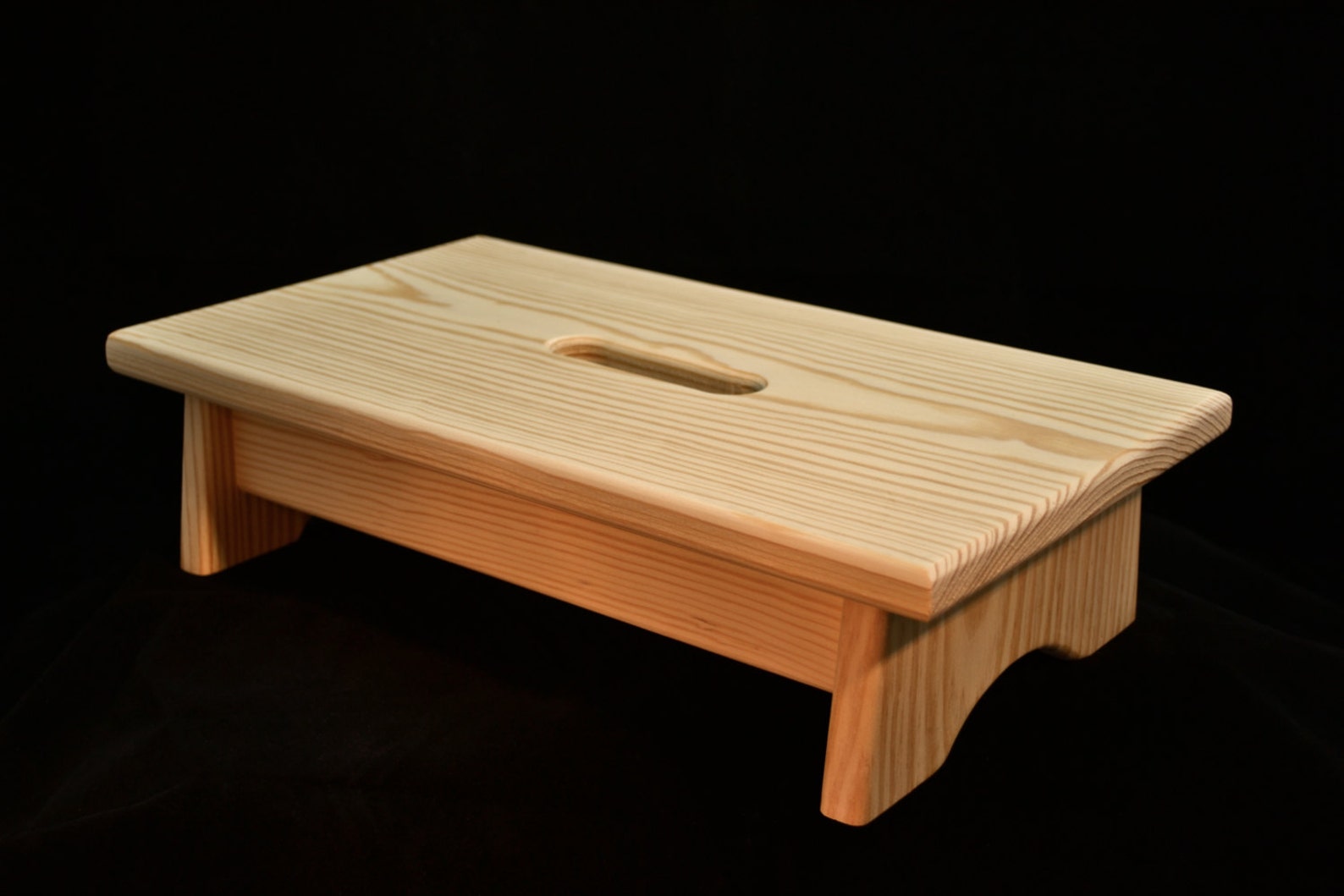 ФП-21 деревянная 9900348020 скамеечка для ног. Скамеечка деревянная. Подставка для ног деревянная. Скамеечка для ног деревянная. Подставка для ног для ванны