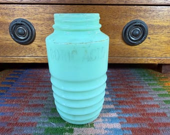 Jeannette Jadeite Glass Boric Acid Shaker no lid Beehive Ribbed - GLOWS