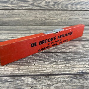 De Grood&#39;s Appliance Mankato MINN Red Orange Wood Level