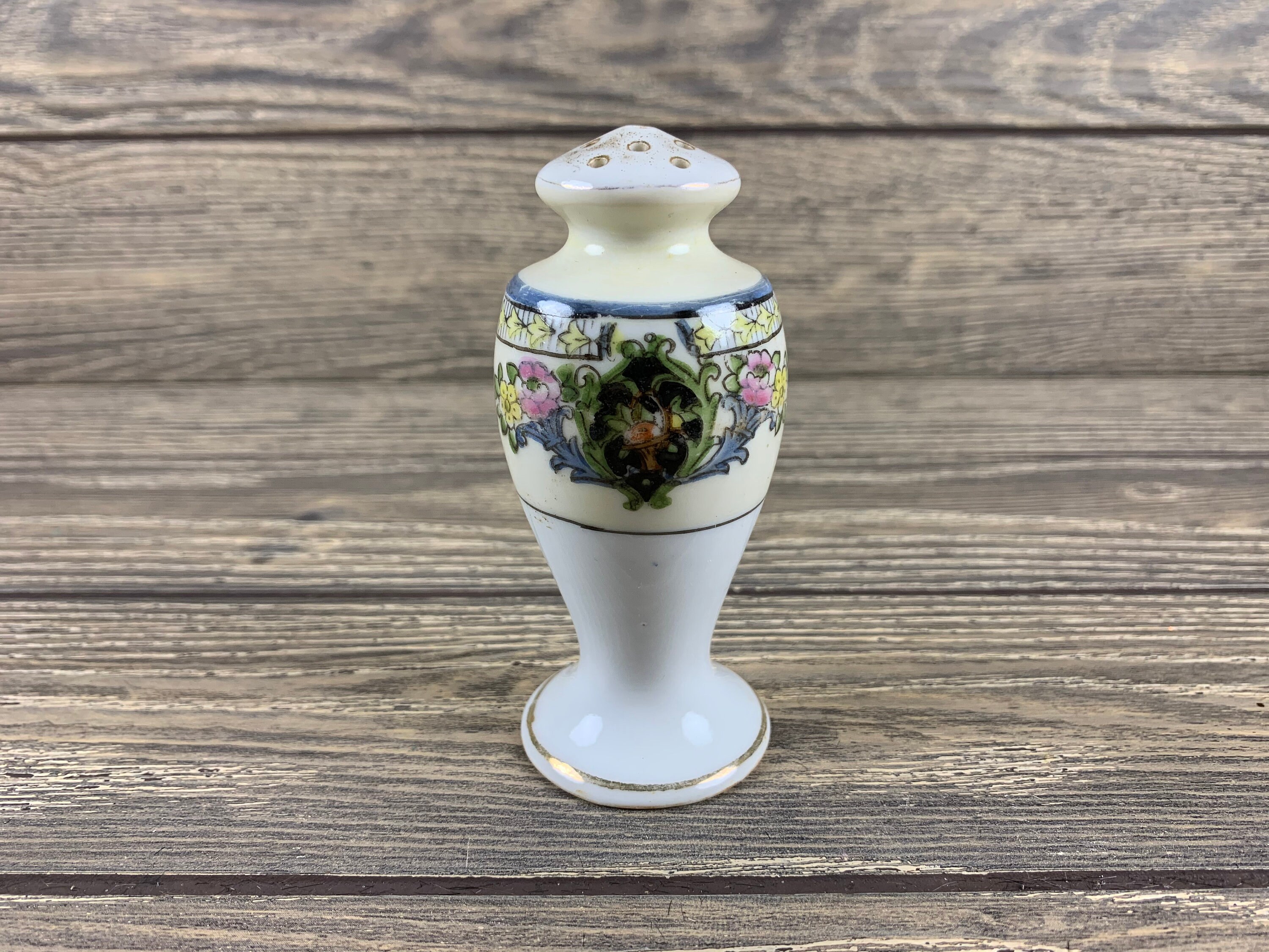Hand Painted Salt or Pepper Shaker Made in Japan Etsy Nederland