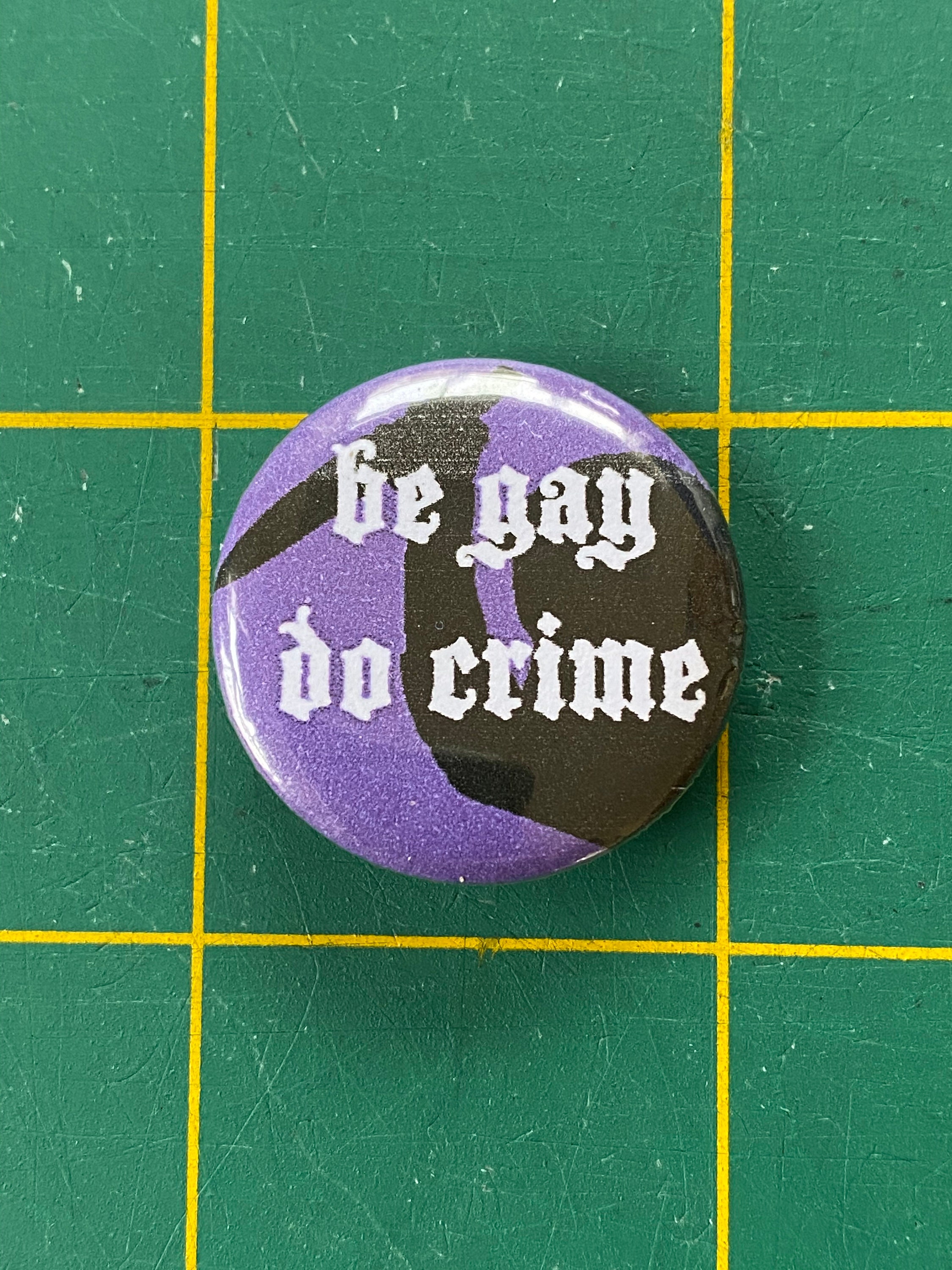 1 inch buttons  be gay do crimes — Craft or DIY
