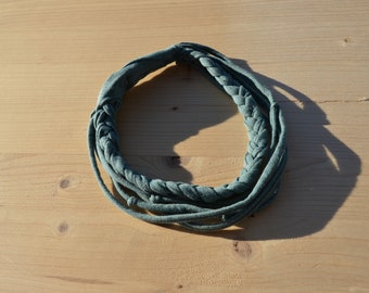 Collana in tessuto look usato multistrato collana di riciclo