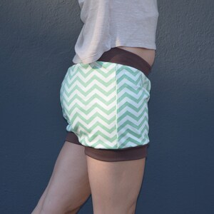 Organic shorts short pants hotpants green zigzag brown 38