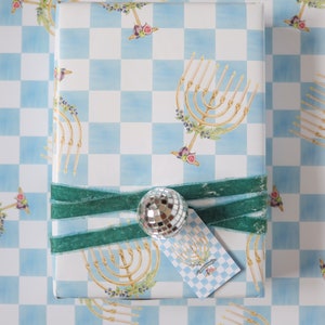 Chanukka Geschenkverpackung, Menora Geschenkverpackung, Chanukka Geschenkpapier, Menora Malerei, blau weiß Karo Print, Geschenkpapier