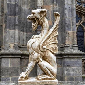 Statue majestueuse gargouille griffon griffon lion mythique aigle