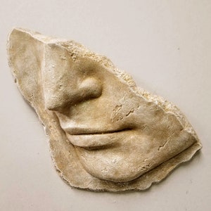 David Mask-fragment muursculptuur