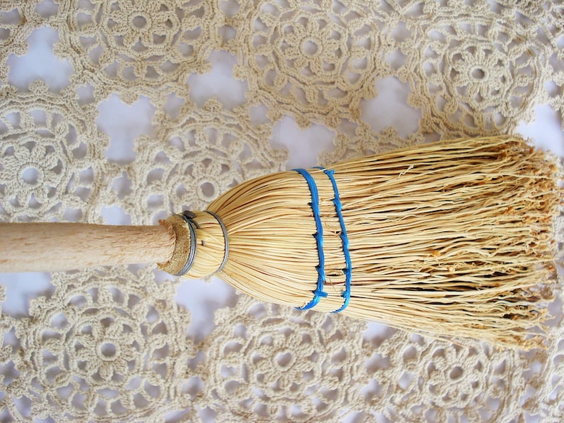 Straw broom pikolpix