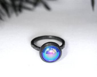 Planet Neptune Ring - Anneau en verre bleu et violet irisé - Pierre de verre vintage psychédélique - Bague en verre miroir des années 1960 - Bijoux de l’espace