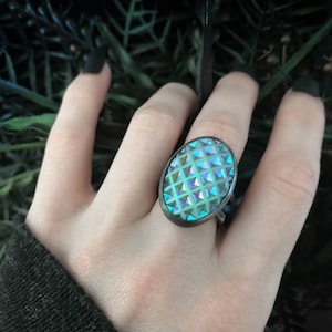Blue Pineapple Ring - 1960s Vintage Glass Jewelry - Vintage Tropical Ring - Psychedelic 60s Jewelry - Iridescent Periwinkle Blue & Lavender