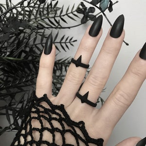 Matte Black Spike Ring - Pointy Black Ring - Black Midi Ring - Witchy Ring - Goth Jewelry - Spiky Ring - Black Pointer Ring - Occult Jewelry