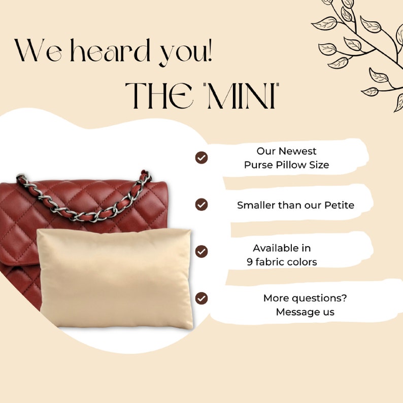 Puede incluir: Un bolso acolchado rojo con una correa de cadena plateada y un coj&iacute;n de bolso beige. El texto 'We heard you! THE 'MINI' se muestra sobre el bolso. El texto 'Our Newest Purse Pillow Size' se muestra a la derecha del bolso. El texto 'Smaller than our Petite' se muestra debajo del primer texto. El texto 'Available in 9 fabric colors' se muestra debajo del segundo texto. El texto 'More questions? Message us' se muestra debajo del tercer texto.