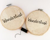 Wanderlust borduurwerk hoepel kunst. Reiscadeau afscheidscadeau. Kaart stof. Handgeborduurde katoenen stof. Geborduurde muur hangende home decor