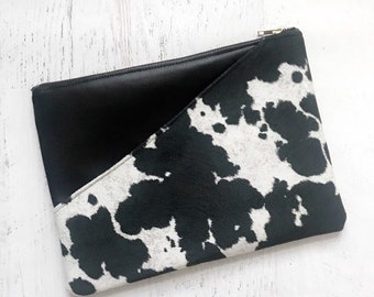 Blanc & noir simili veau cheveux et Faux trousse/pochette en cuir avec poche frontale - cadeau pour elle, anniversaire, anniversaire, demoiselle d’honneur