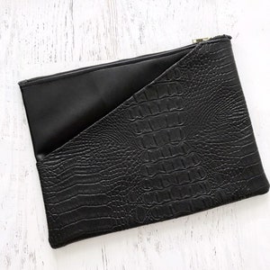 Schwarze Kunstleder Clutch/Beutel mit Fronttasche Geschenk für sie, Geburtstag, Jubiläum, Brautjungfer Bild 1