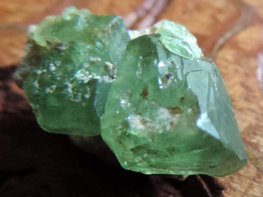 Cristal de Grenat Demantoide - Andradite 6.9Cts Madagascard 19x12x11mm. Port Offert. #dmt7