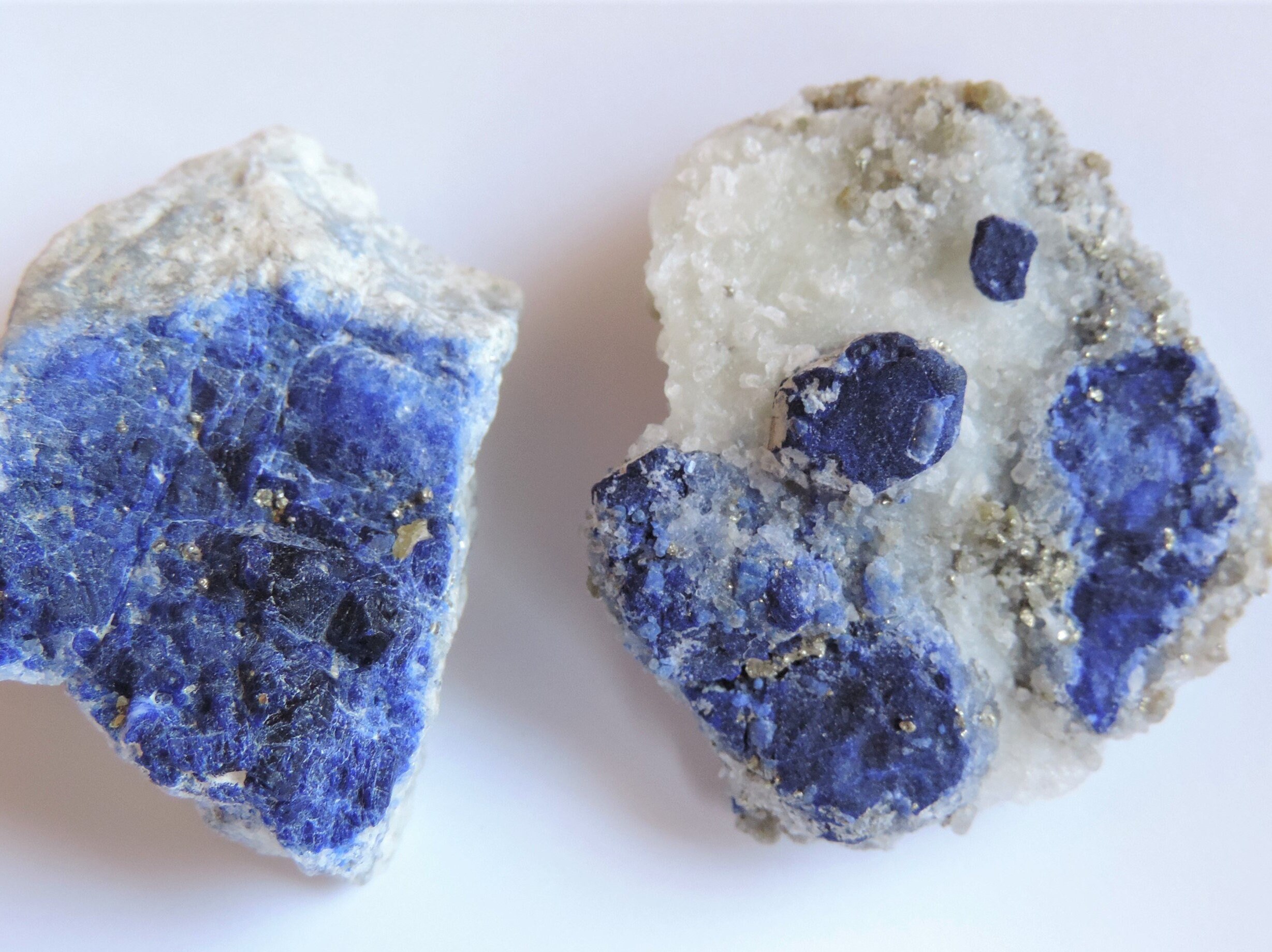 Lazurite, Calcite Blanche et Pyrite d' Afghanistan. Laz02
