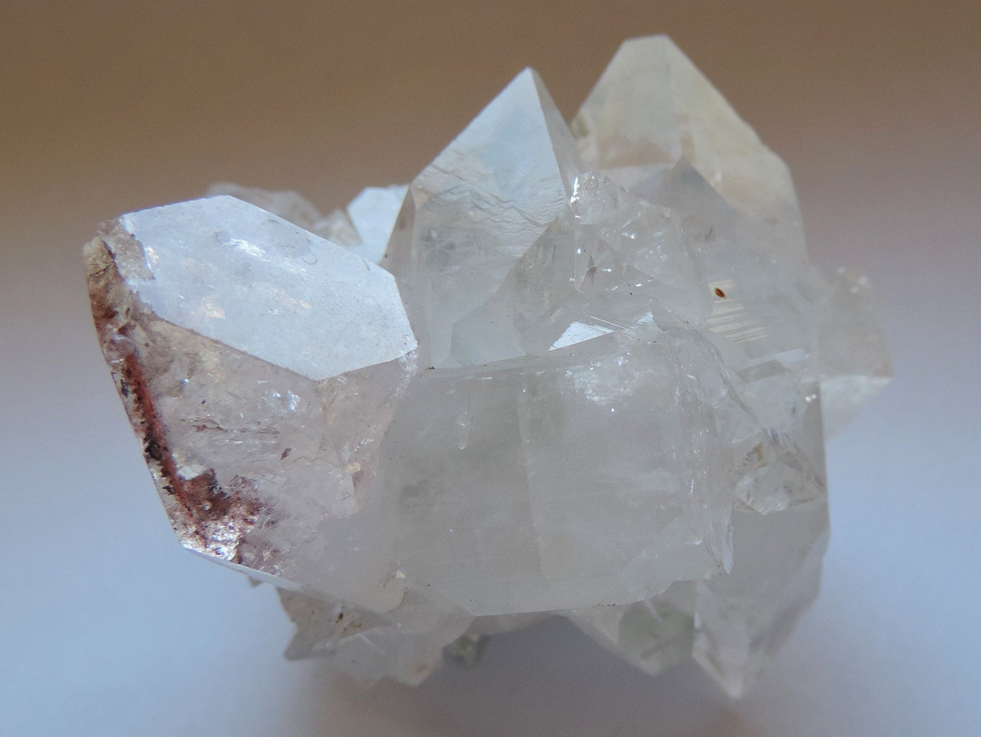 Apophylitte Cluster 118.55Gr. Maharashtra, Inde. 60x52x49mm. #app11855