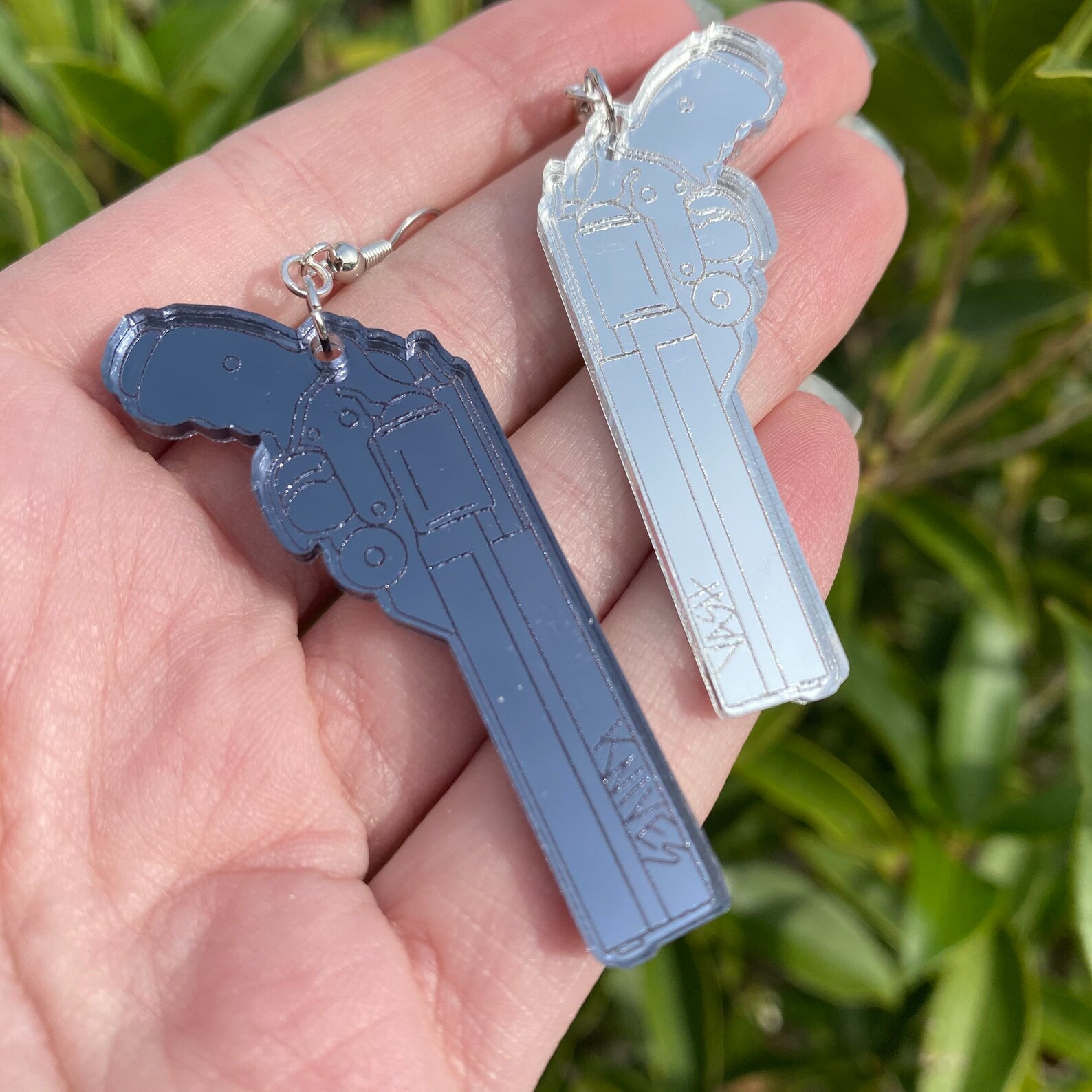 TRIGUN Vash the Stampede/million Knives Guns Mirrored Earrings Etsy