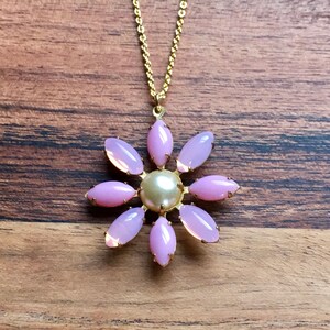 Vintage Glass Daisy Pendant Necklace Alternating Opaque Pink and Pink Opal “Petals” with Ivory Pearl Center Spring Daisy Botanical Necklace