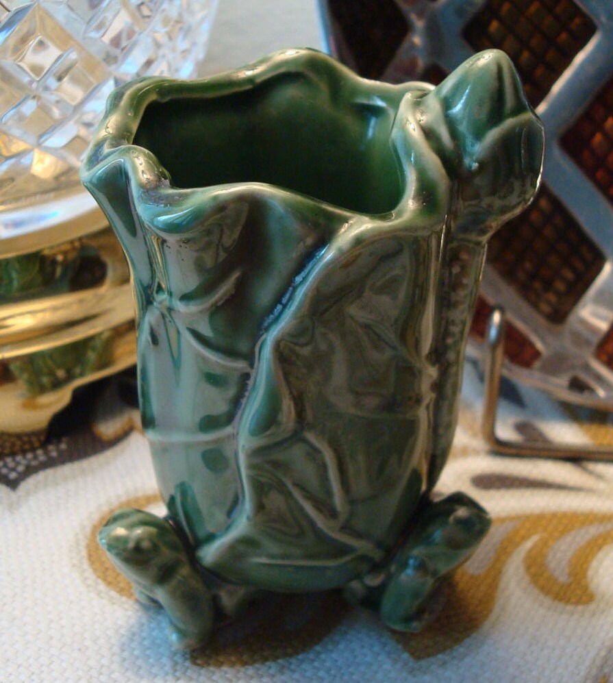 Vintage Footed Vase 3 Frogs Lotus Flower Art Pottery