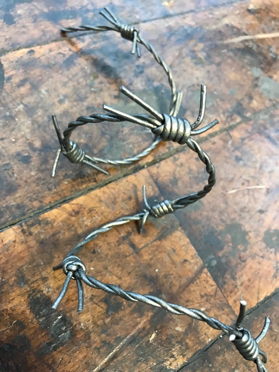 New 12/' of Rusty Wicked Wire Halloween Prop Barbed Wire Decor Decorations Haunt