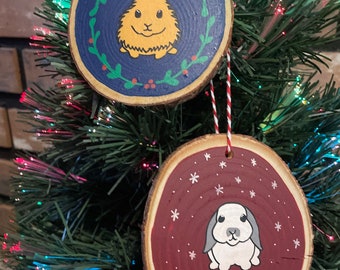 Ornement découpé en bois peint à la main de lapin, cadeau pour propriétaire d'animal de compagnie, décoration de vacances de Noël, peinture de lapin, art sur bois, chignon maman