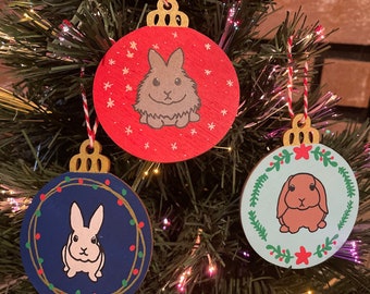 Ornement découpé en bois peint à la main de lapin, cadeau pour propriétaire d'animal de compagnie, décoration de vacances de Noël, peinture de lapin, art sur bois, chignon maman