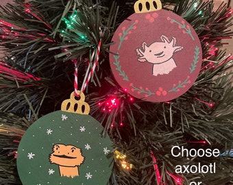 Ornement de découpe en bois peint à la main de dragon barbu d'axolotl, cadeau de propriétaire d'animal de compagnie, décoration de vacances de Noël, peinture de reptile, art d'amphibien