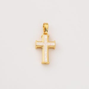 Ciondolo a forma di croce riempito d'oro con intarsi in opale bianco, elegante ciondolo cristiano per collana, delicato gioiello religioso regalo per lei, CP2272