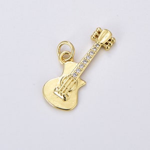 Gold Filled Rock n Roll Tiny Guitar Charm Musicista Chitarrista con Dainty Micropave CZ Chitarra per orecchino fai da te Bracciale Collana Fornitura CP1923