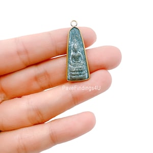 Ciondolo con ciondolo in oro 18 carati con Buddha intagliato in patina, ciondolo Buddha, ciondolo Buddha, collana Buddha, ciondolo di protezione, 34x12 mm, CP1019