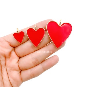 Ciondolo con ciondolo a forma di cuore rosso in smalto dorato, ciondolo a forma di cuore rosso in ottone riempito d'oro, ciondolo a forma di cuore in smalto rosso, collana di gioielli, CP977