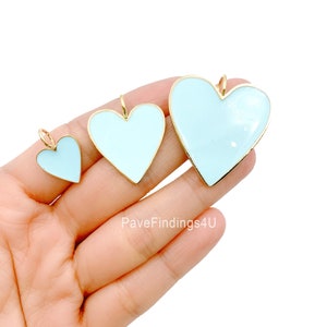 Ciondolo a forma di cuore in smalto azzurro chiaro dorato, ciondolo a forma di cuore in smalto in ottone riempito d'oro, ciondolo a forma di cuore, collana a forma di cuore piccolo, CP620