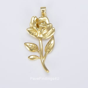 Ciondolo a forma di fiore di rosa in oro 18 carati, ciondolo a forma di rosa delicato, ciondolo a forma di fiore di rosa per componenti di creazione di gioielli per collane e bracciali, 43 x 19 mm, CP1453