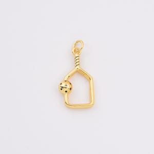 Ciondolo minimalista Pickle Ball in oro riempito con racchetta sportiva con ciondolo a forma di palla in zirconia cubica per fornitura di braccialetti e collane, 25 x 14 mm, CP2094