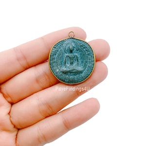 Ciondolo Buddha seduto in oro 18 carati con patina intagliata, ciondolo Buddha, ciondolo Buddha, collana Buddha, ciondolo di protezione, 29 mm, CP1020