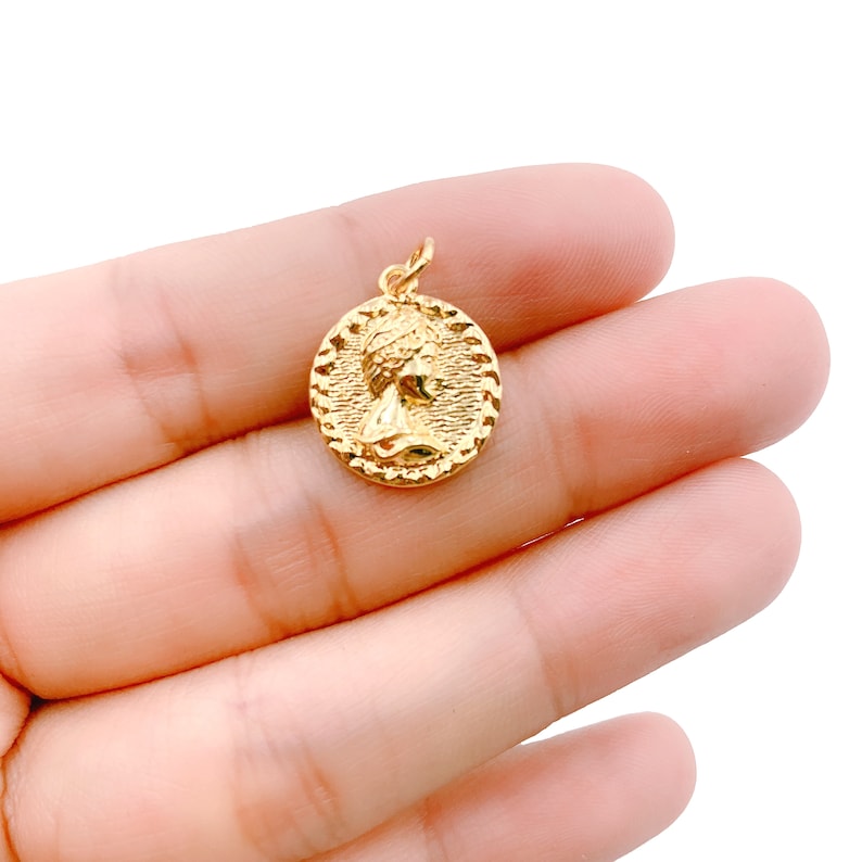 Delicate Tiny Queen Elizabeth Decorative Edge Round Coin Medallion Pendant Charm 24K Gold Filled for Jewelry Making Supplies 15mm CP1194
